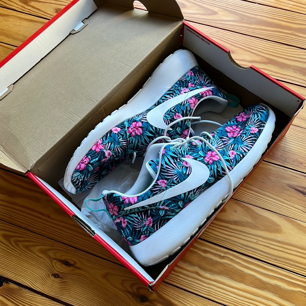 Nike Roshe Tropical Print